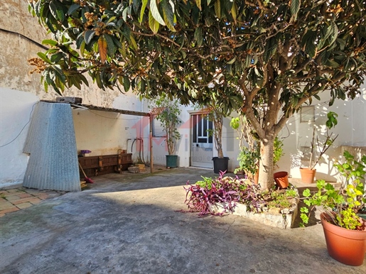 2 bedroom villa with terrace and annex near the centre of Loulé