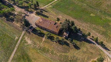 Huge estate with big farmhouse, lake, wood and olive trees