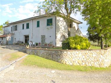 Maison de campagne toscane à Lajatico