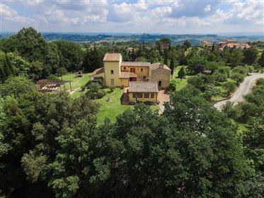 Country house with pool in Tuscany