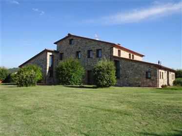 Tuscan farmhouse divided into 7 apartments