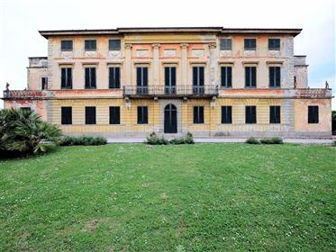 Splendid eighteenth-century villa