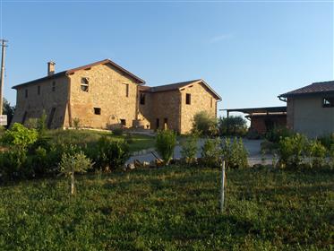 Villa avec piscine intérieure, dans la province de Sienne