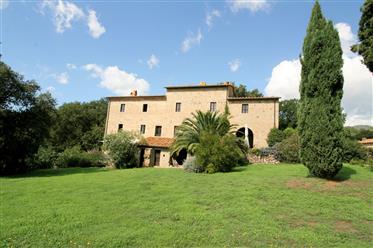 Big estate with horses stables, 3 apartments, swimming pool and 46 hectares of land