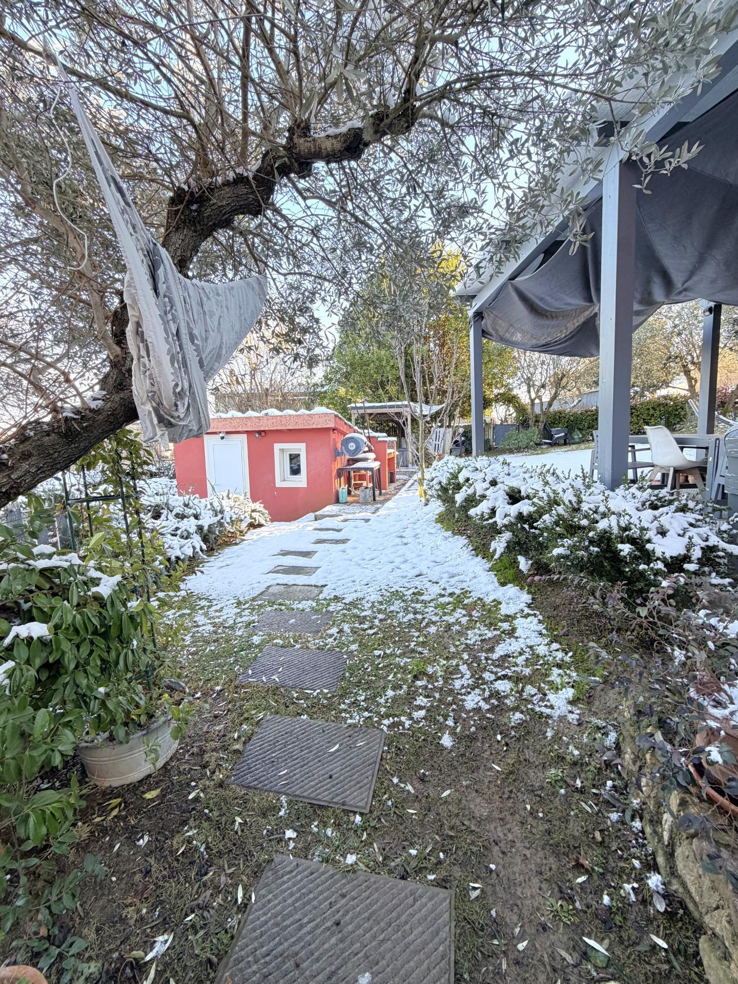 Elegante casa geminada com jardim privado