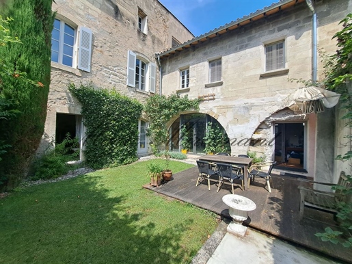 Avignon historical center, beautiful house with garden and pool