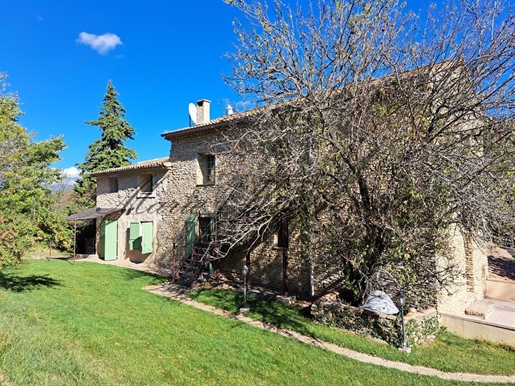 At the gates of the Luberon, property in an idyllic environment