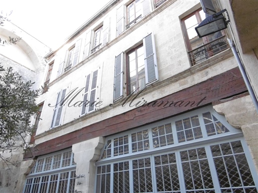 Avignon historical center, 19th century real estate of about 900m²
