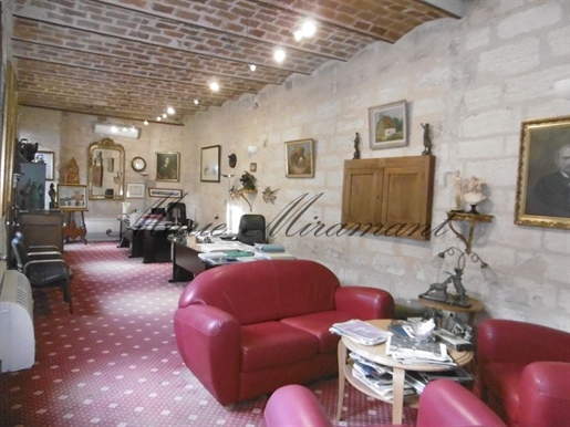 Avignon historical center, 19th century real estate of about 900m²