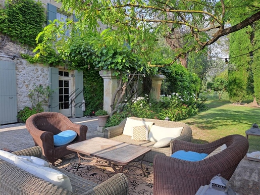 Between Avignon and Arles, beautiful farmhouse with pool