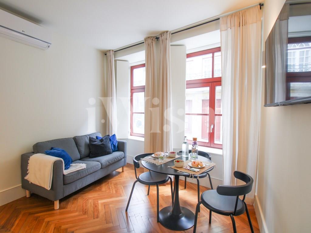 Renovated 1 bedroom flat in downtown Porto | Investment for Medium and Long Term Rentals