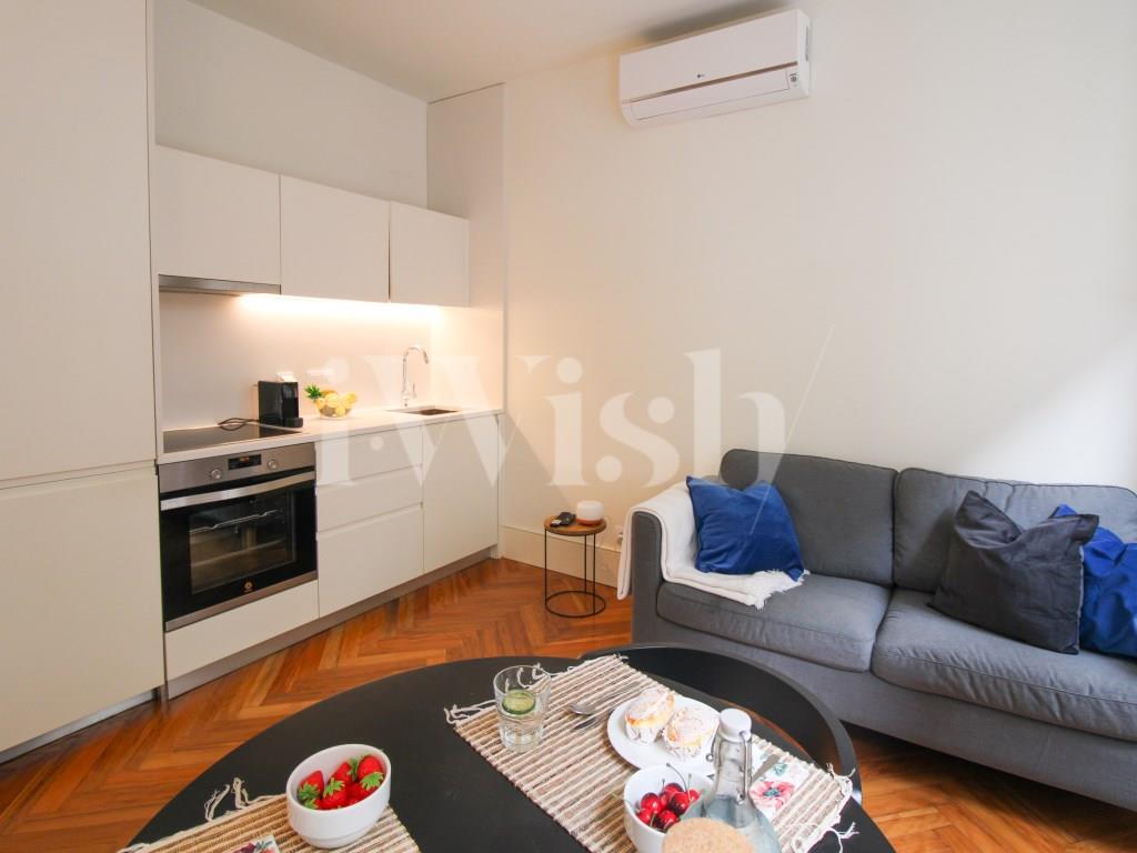 Renovated 1 bedroom flat in downtown Porto | Investment for Medium and Long Term Rentals