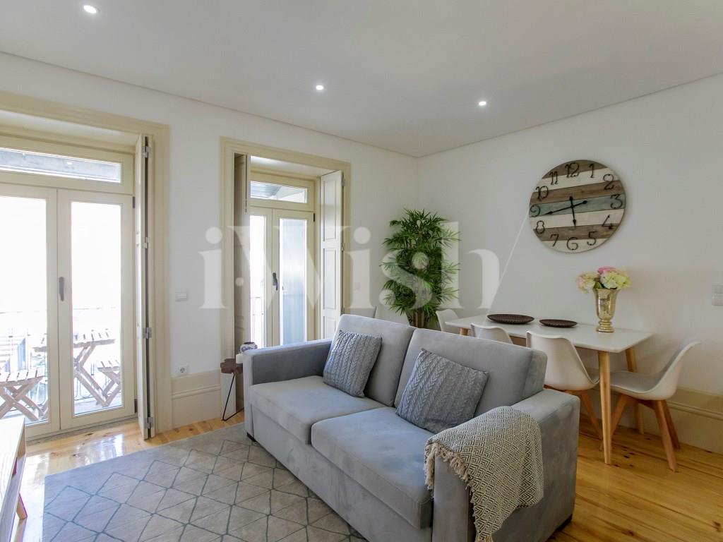 1 bedroom flat with Al License in Cedofeita | Investment Ready to Monetize in the Center of Porto