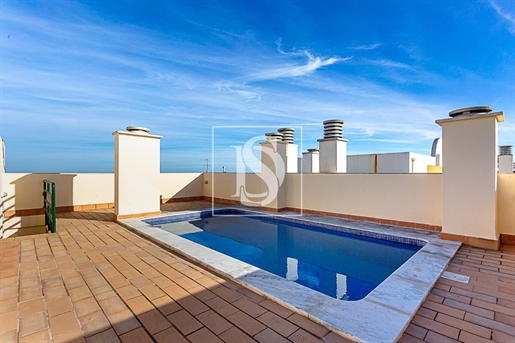Triplex de 5 chambres avec piscine à Faro
