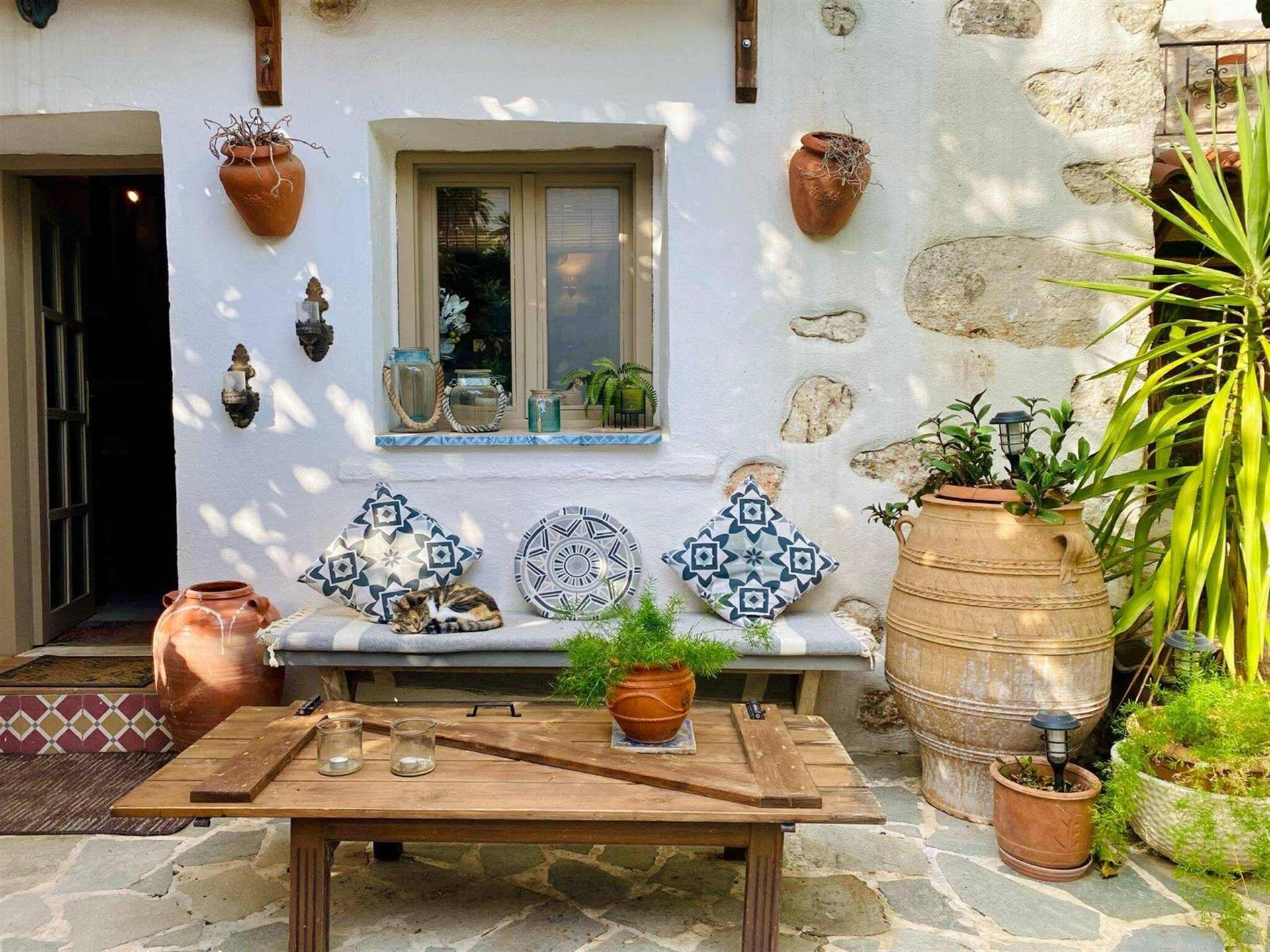 Kh-2567 Renovated Villa with Studios – Provarma