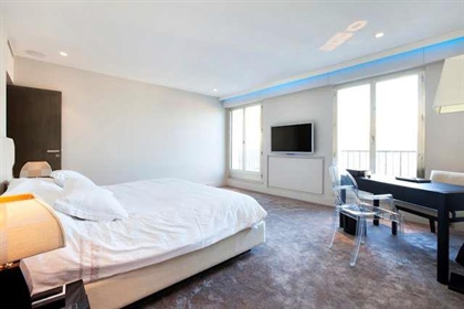 Schöne Wohnung mit großer Terrasse in Paris Saint Germain
