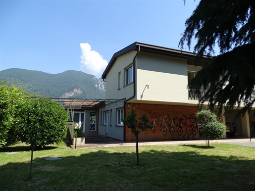 Lake front Villa in Clusane D'Iseo with Magnificent Views