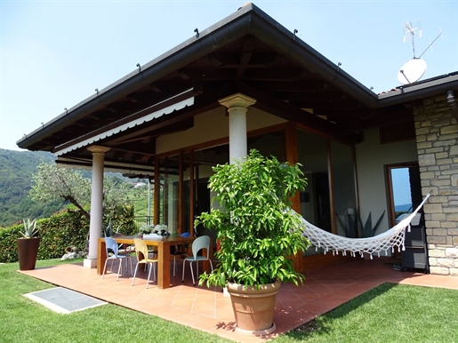 Belle villa simple avec piscine juste 10mins de Sarnico sur le lac Iseo