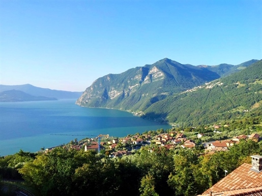 Solto Collina - Duplex Apartment with Panoramic Lake Views in Residence with Shared Pool, Gym and Sp