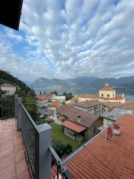 Tavernola Bergamasca - Panoramablick von dieser charmanten Wohnung