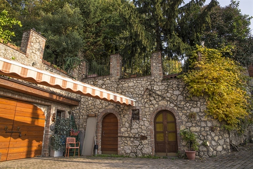 Character Property Immersed in the Heart of the Franciacorta Region - Lake Iseo
