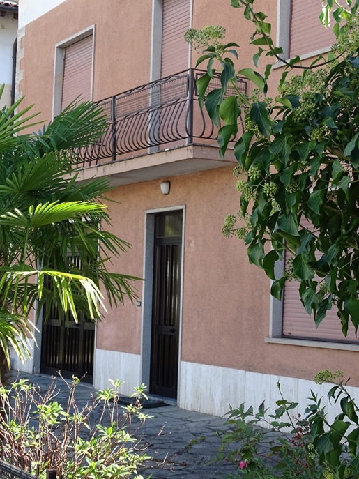 Paratico, Lake Iseo - Single Property to Renovate - two minutes from the lake