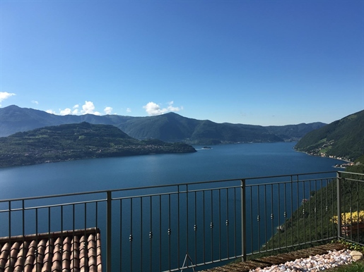 Charming One-Bedroom Apartment with Stunning Lake Views