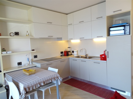 Charming One-Bedroom Apartment with Stunning Lake Views