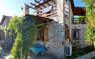 Zweistöckiges Einfamilienhaus aus Stein von 90 qm in Zagora, Pilion