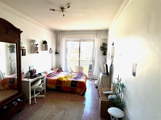 3 Bedrooms Apartment Nice Close To The Sea