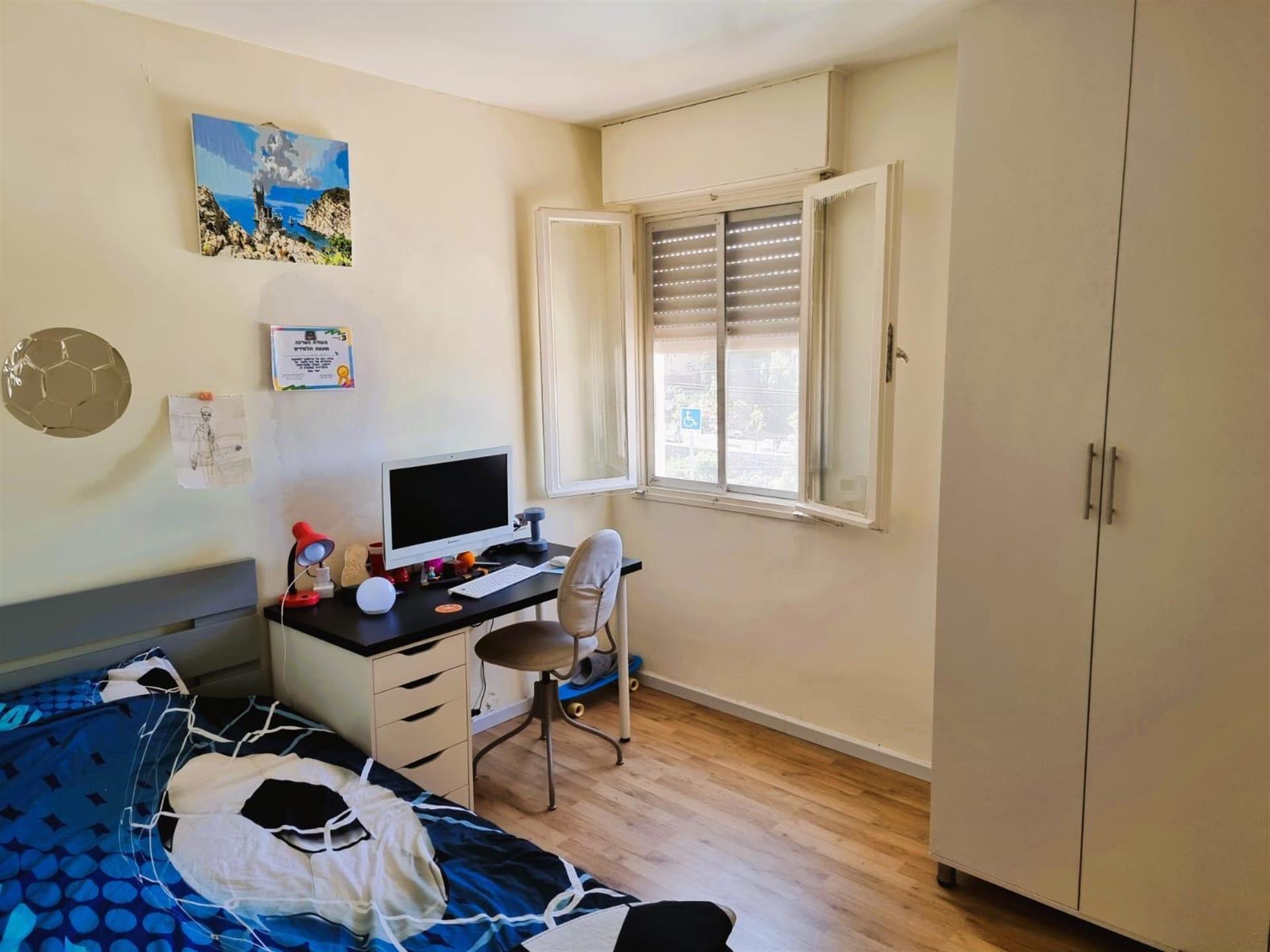 Purchase: Apartment (01543)