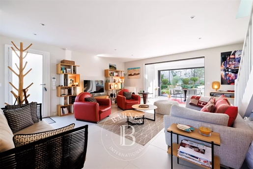 Anglet, Within Walking Distance To The Beaches, House Of 98 M² With Terrace And Garden
