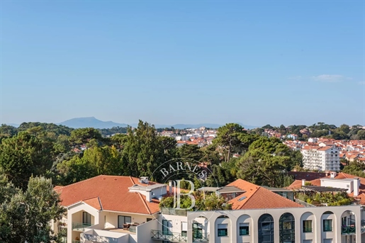 Biarritz, Apartamento De 105 M² En Planta Superior Con Terrazas