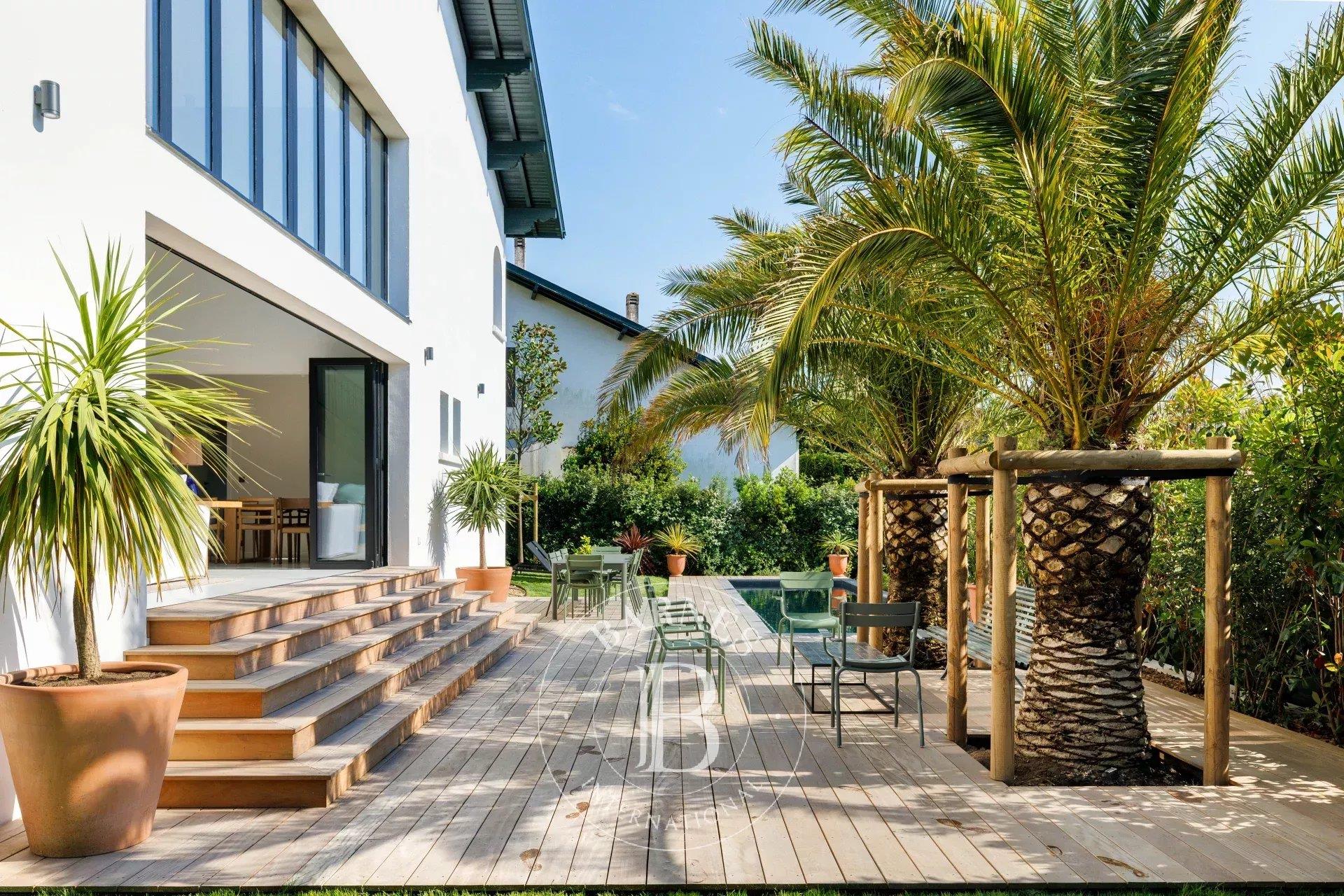 Biarritz, Magnificent Basque House With Heated Pool