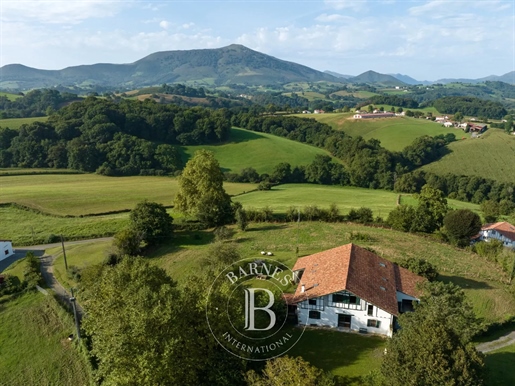 In der Nähe von Hasparren, wunderschönes Bauernhaus von ca. 300 m², Panoramablick auf die Berge
