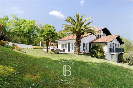 Villefranque, 200 M² House With Pool