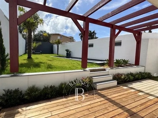 Biarritz Town Center, In A Peaceful Neighborhood, House Of 220 M² With Swimming Pool
