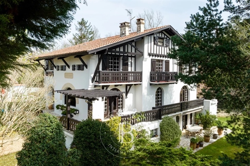 Biarritz, Lac Marion, Beautiful Charming House Of 380 M² On A Park Of More Than 1600 M²