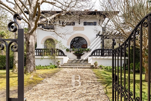 Biarritz, Magnifique Maison De Charme De 380 M² Sur Un Parc De Plus De 1600 M²