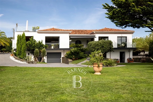 Bidart, Within Walking Distance To The Village, 270 M² House Facing The Sea And The Mountains