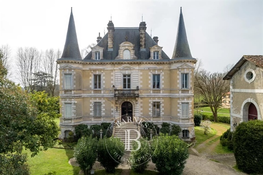 Chateau Empire met bijgebouwen, 45 minuten van Biarritz