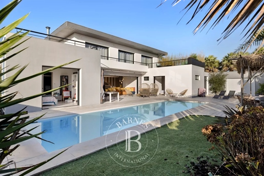 Anglet, Contemporary Home With Pool