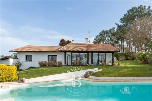 Bassussarry, Bright 254 M² House With Pool