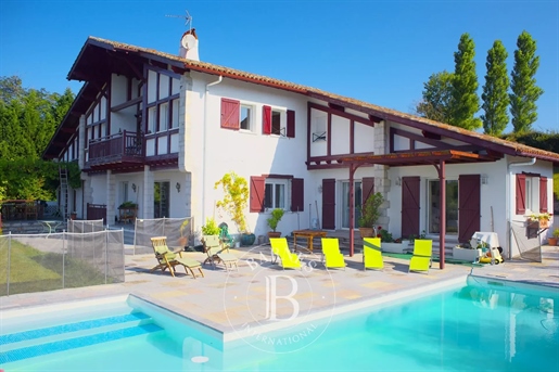 Mouguerre, Pyrenees View, Large Basque House With Swimming Pool On 5 Hectares