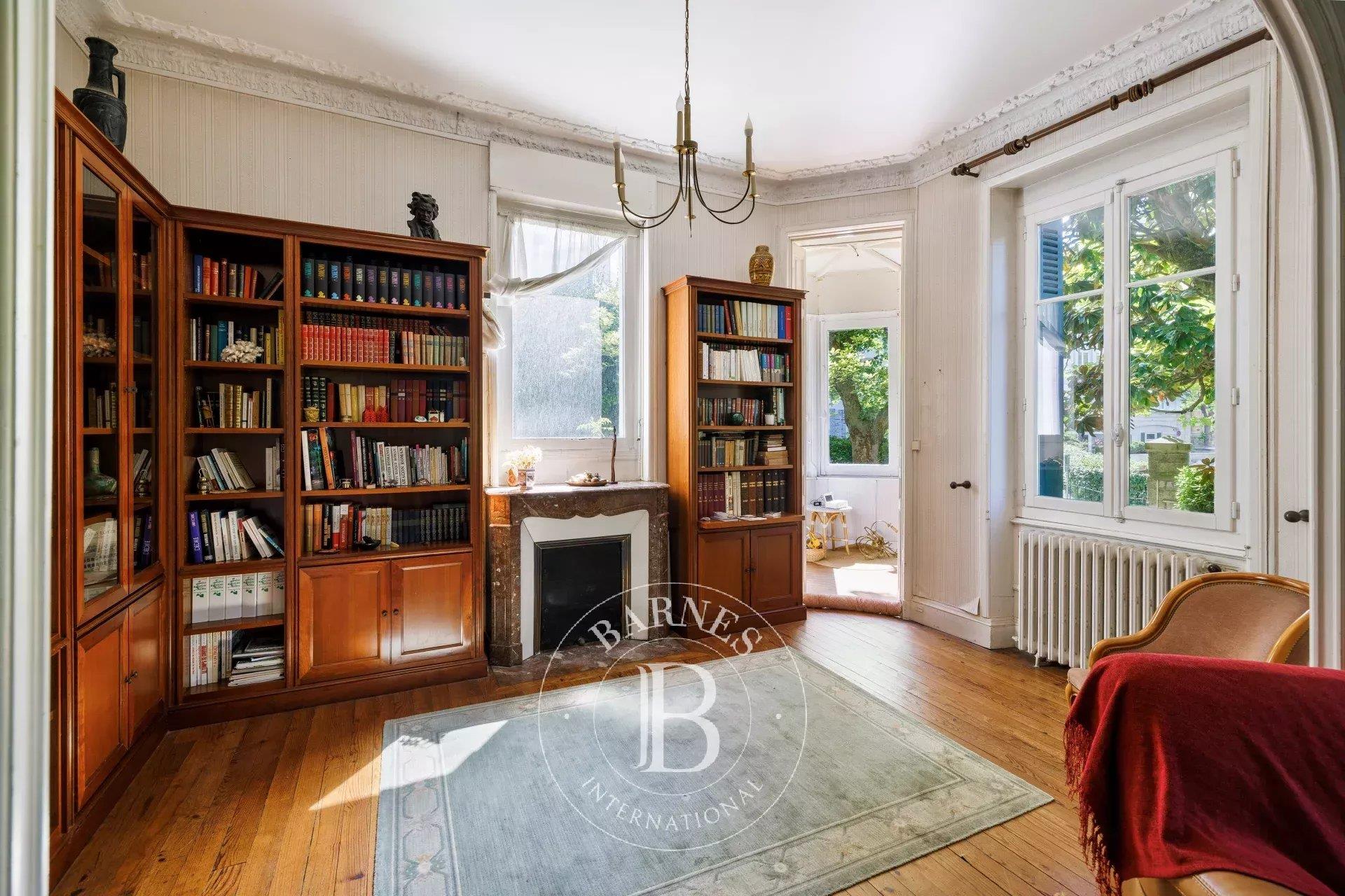 Biarritz Saint Charles, 300 M² Home Built In THE1900s