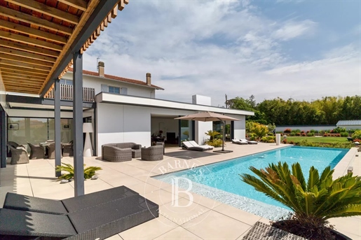 Biarritz Close To The Beach, Recently Built House With Pool