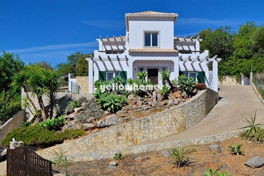 Villa de 4 chambres bien présentée avec piscine et belles vues près de Boliqueime