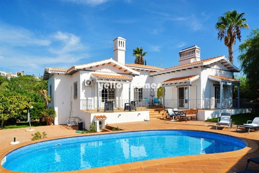 Large 4-bedroom villa with pool, garage and sea views close to Boliqueime