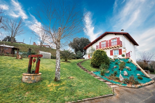 Traditional Basque Villa with Modern Charm and Development Potential of 30m2 in St Palais