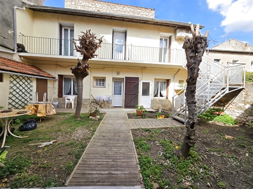 Downtown Sète, two charming houses on land of 295m2,
